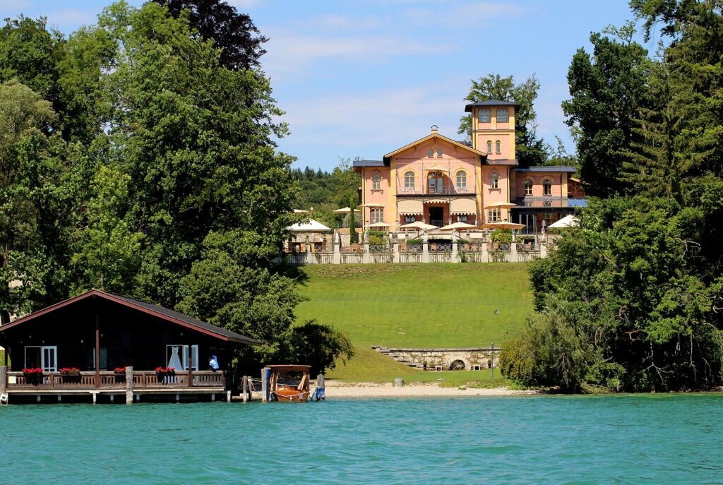 LA VILLA (Knorrschlößl) in Niederpöcking am Westufer des Starnberger Sees – Hochzeitslocation bei München
