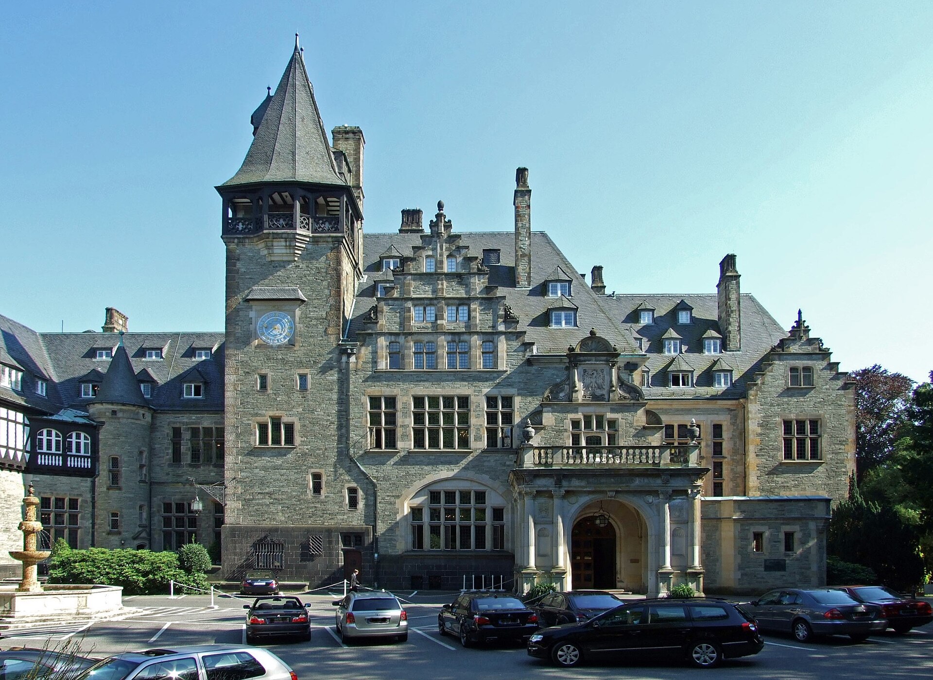 Fassade des Schlosshotels Kronberg (Schloss Friedrichshof) im Taunus, Hochzeitslocation bei Frankfurt